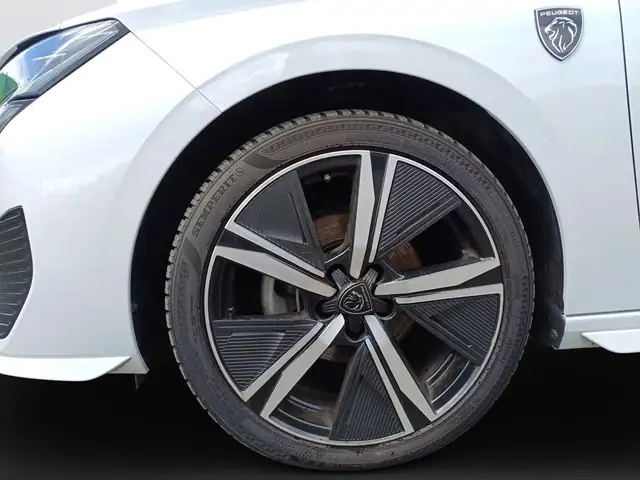 Peugeot 308 view 8