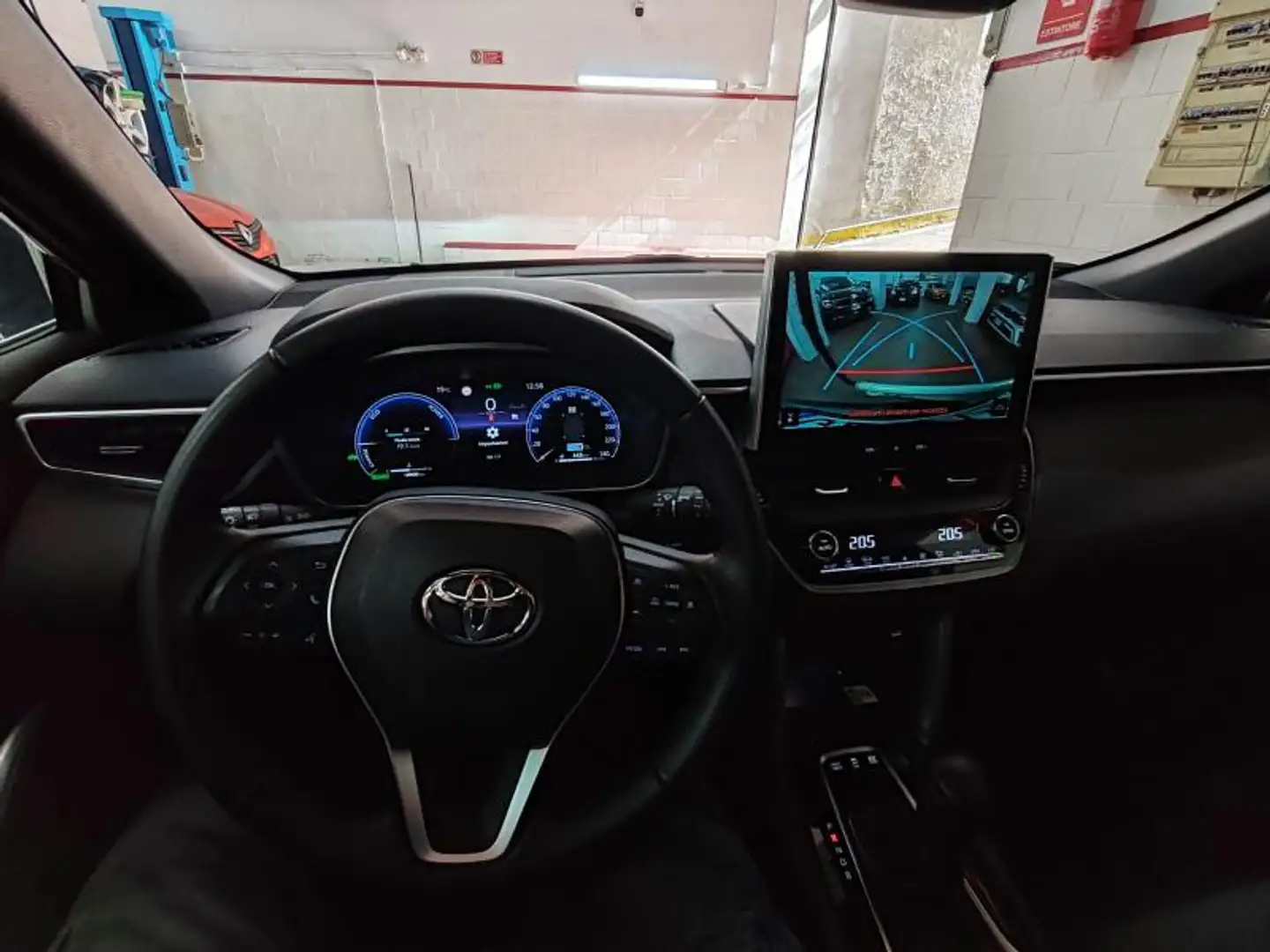 Toyota Corolla Cross 1.8 Hybrid Trend 140cv e-cvt Grijs - 2