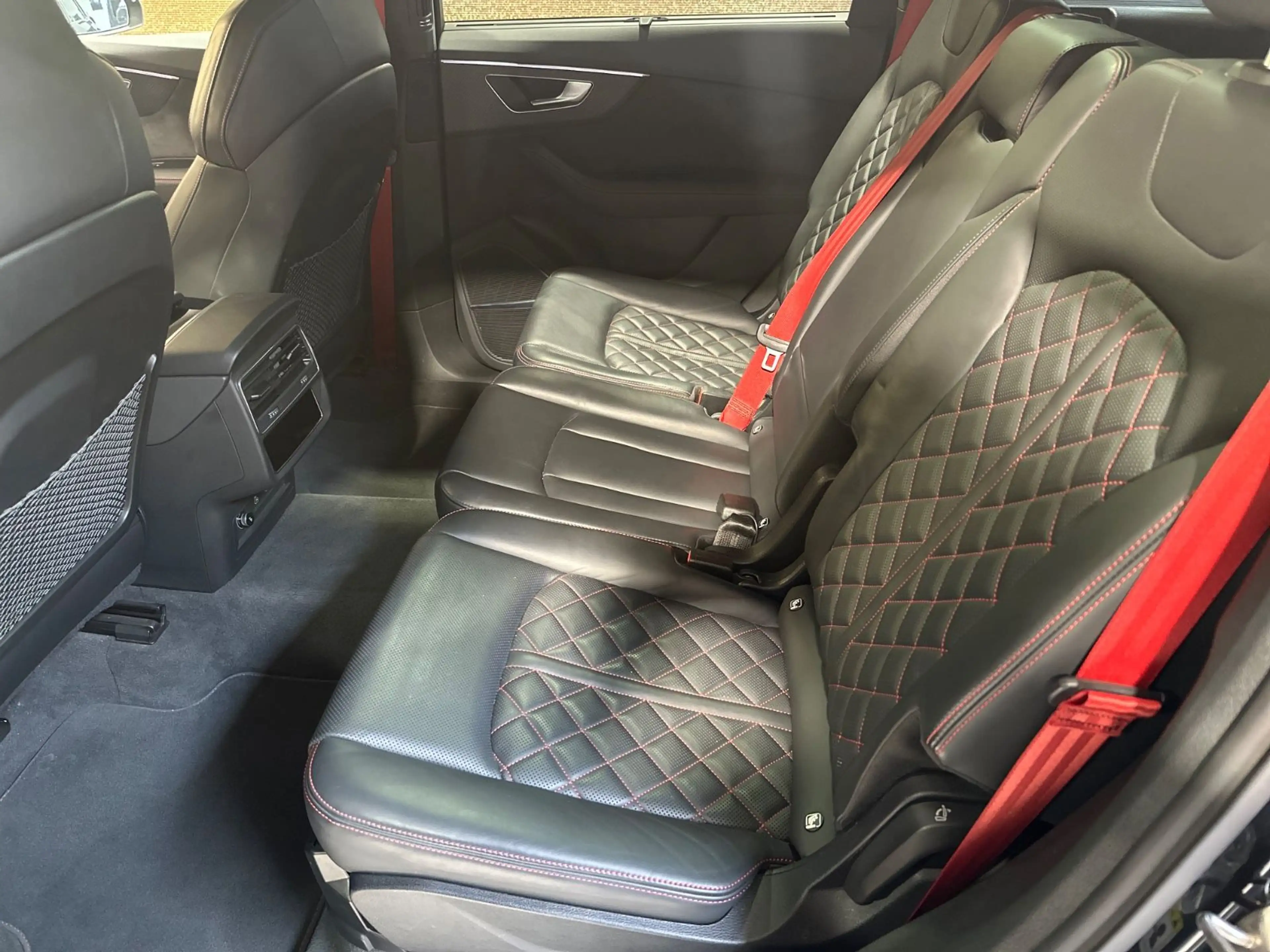 Audi SQ7 4.0 TFSI quattro * 360 ° * ACC * AHK * HUD * — photo 10