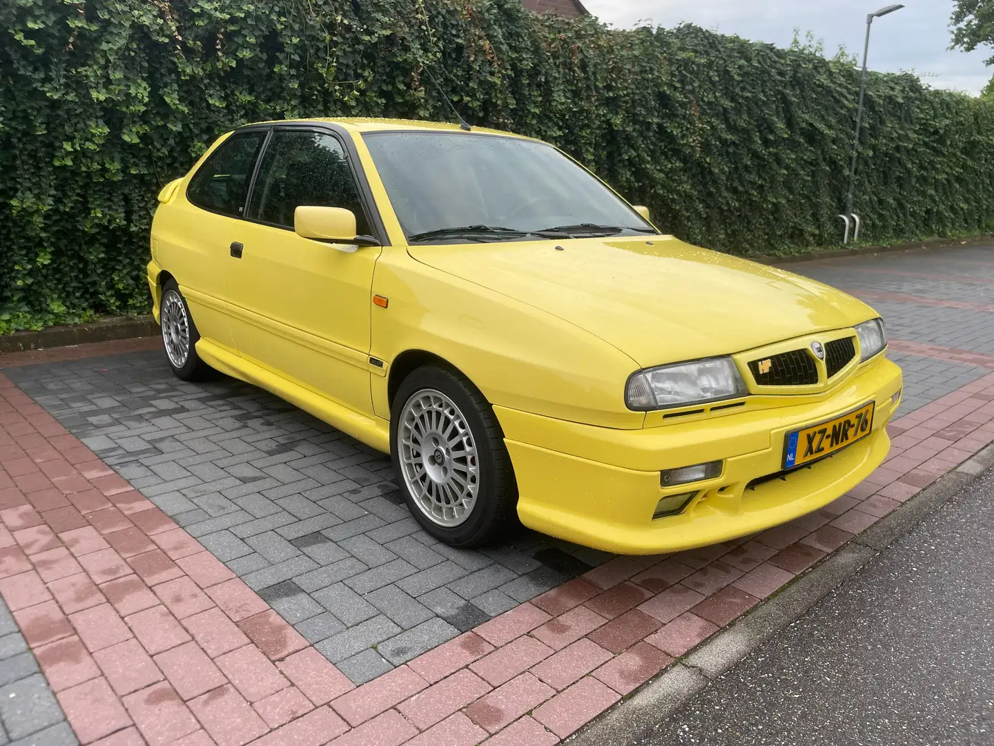Lancia Delta Delta 2.0-16V HF Turbo Jaune - 2