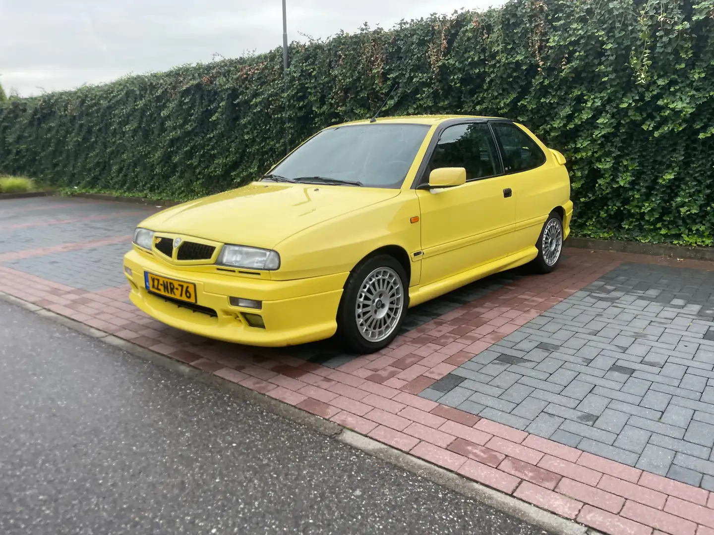 Lancia Delta Delta 2.0-16V HF Turbo Jaune - 1