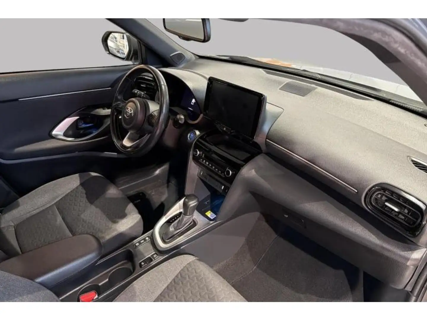 Toyota Yaris Cross SUV Gris - 2