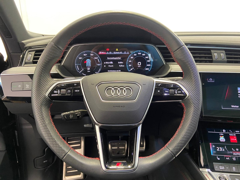 Audi Q8 55 e-tron quattro S line — photo 8