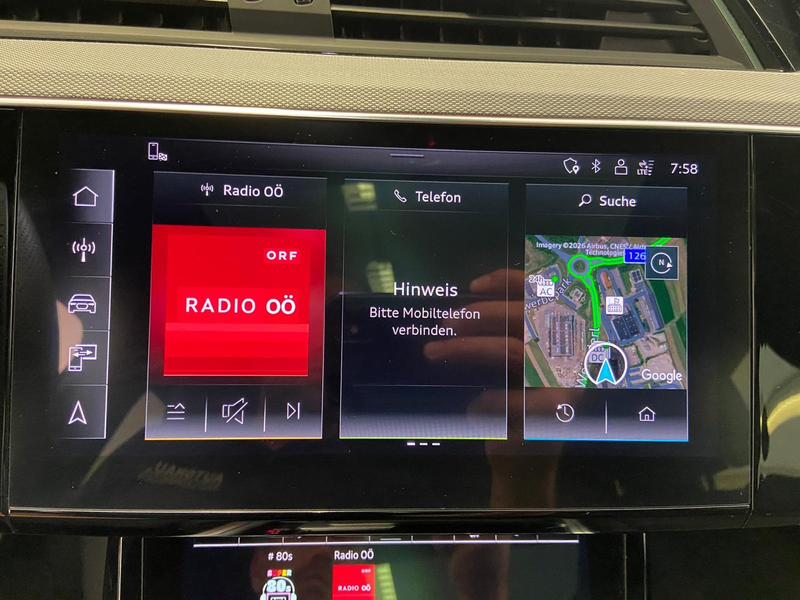 Audi Q8 55 e-tron quattro S line — photo 11