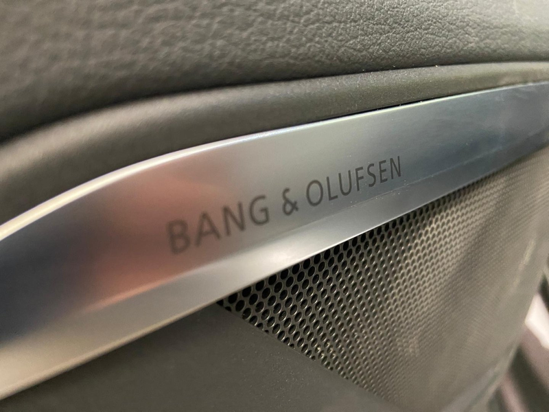 Audi Q8 55 e-tron quattro S line — photo 6