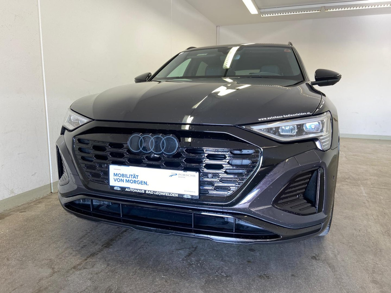 Audi Q8 55 e-tron quattro S line — photo 2