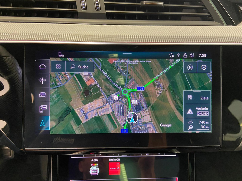 Audi Q8 55 e-tron quattro S line — photo 13