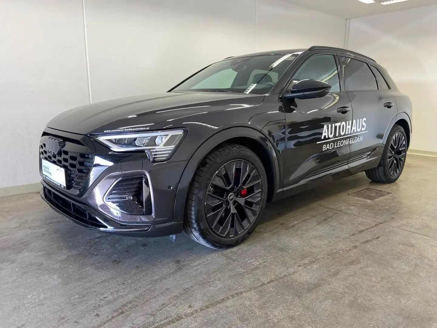 Audi Q8 55 e-tron quattro S line Braun - 1