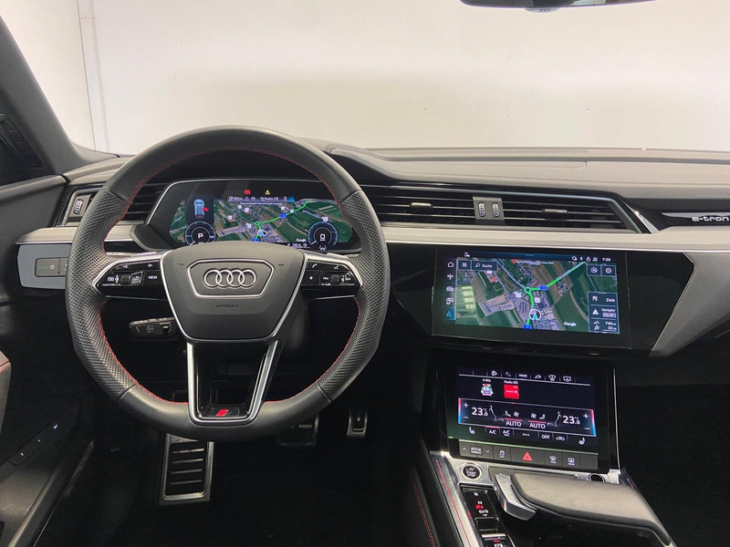 Audi Q8 55 e-tron quattro S line — photo 9