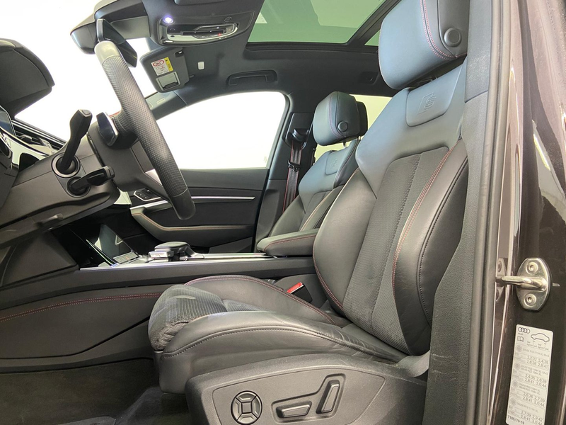 Audi Q8 55 e-tron quattro S line — photo 4
