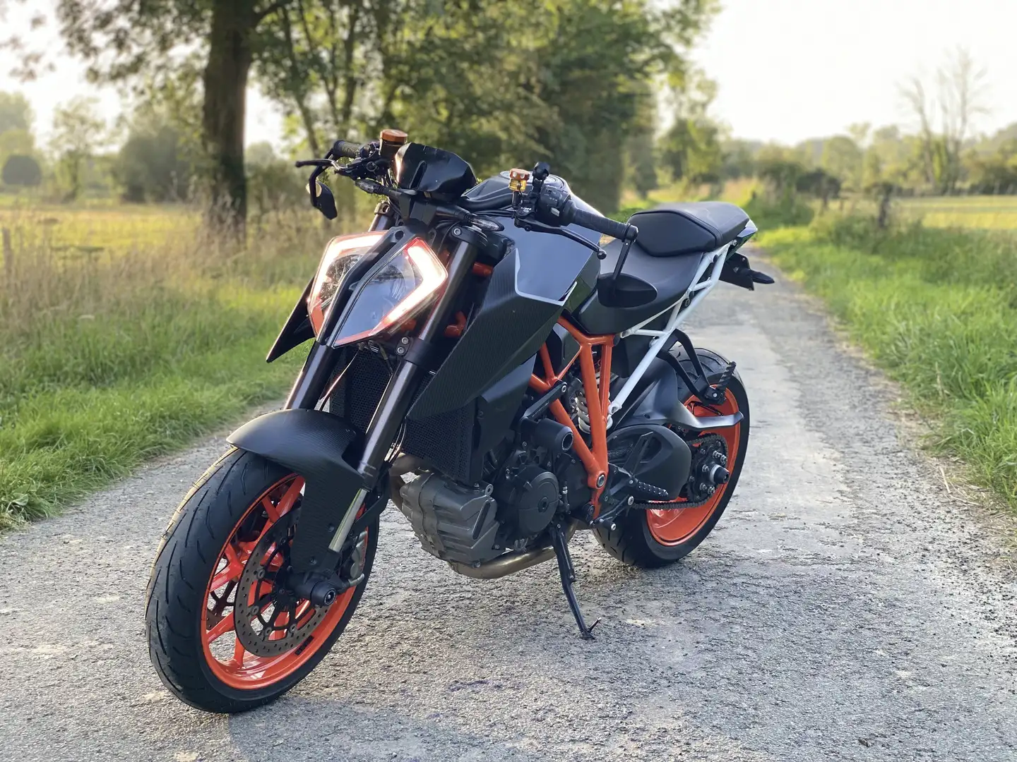 KTM 1290 Super Duke R V2 Blanc - 1