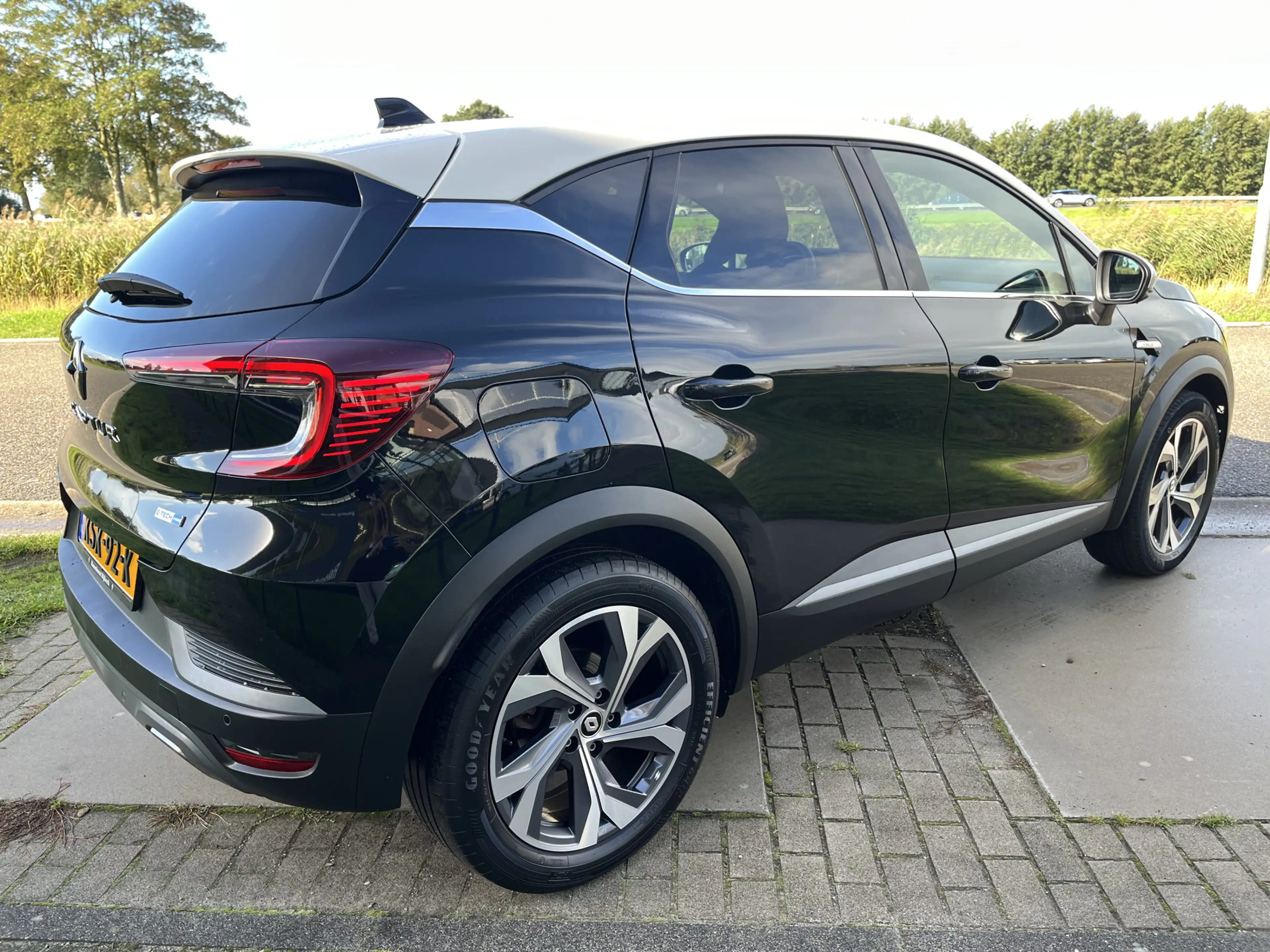 Renault Captur 1.6 E-Tech Hybrid 145PK R.S. Line / Camera / Parke — photo 2