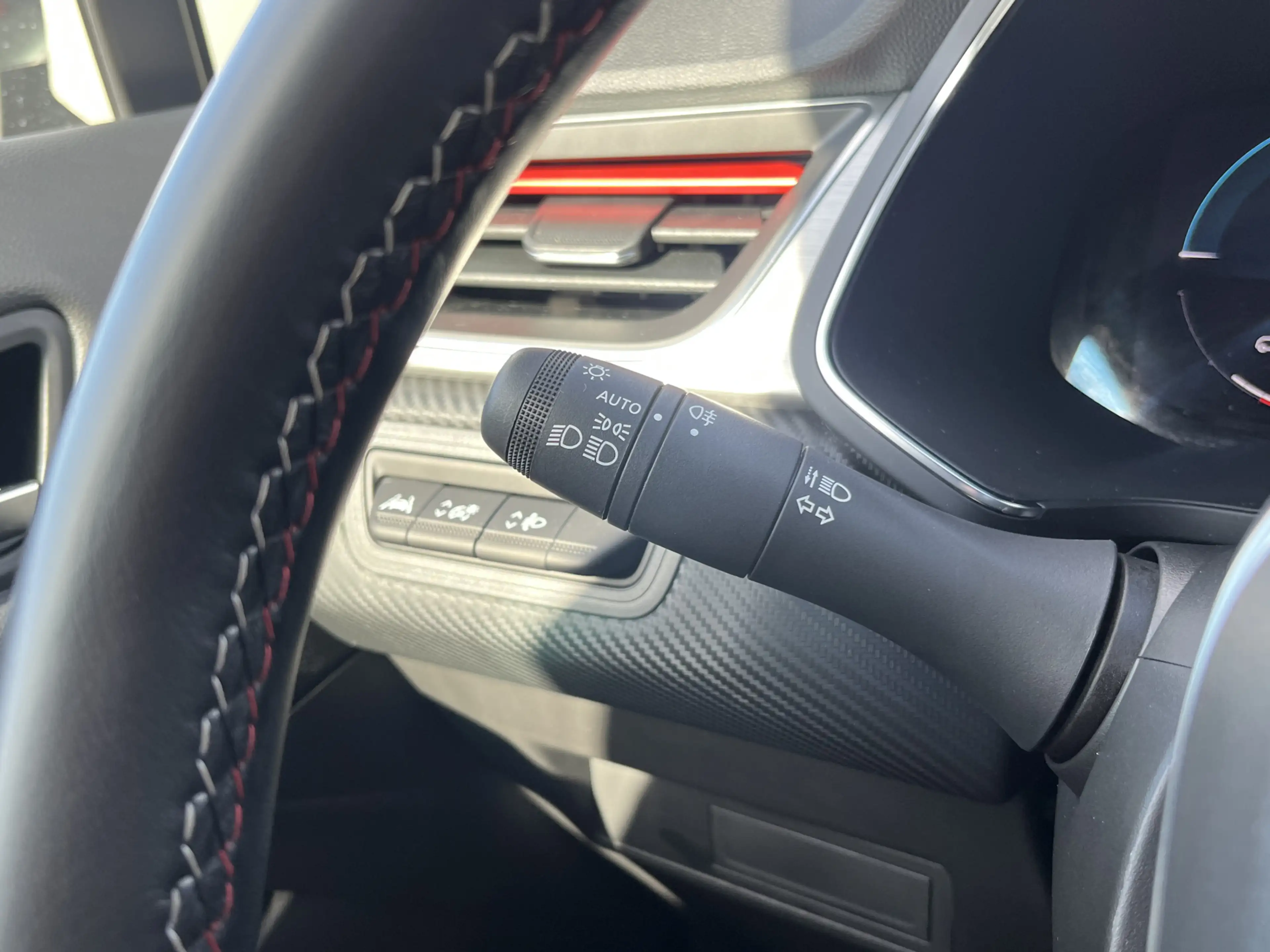 Renault Captur 1.6 E-Tech Hybrid 145PK R.S. Line / Camera / Parke — photo 24