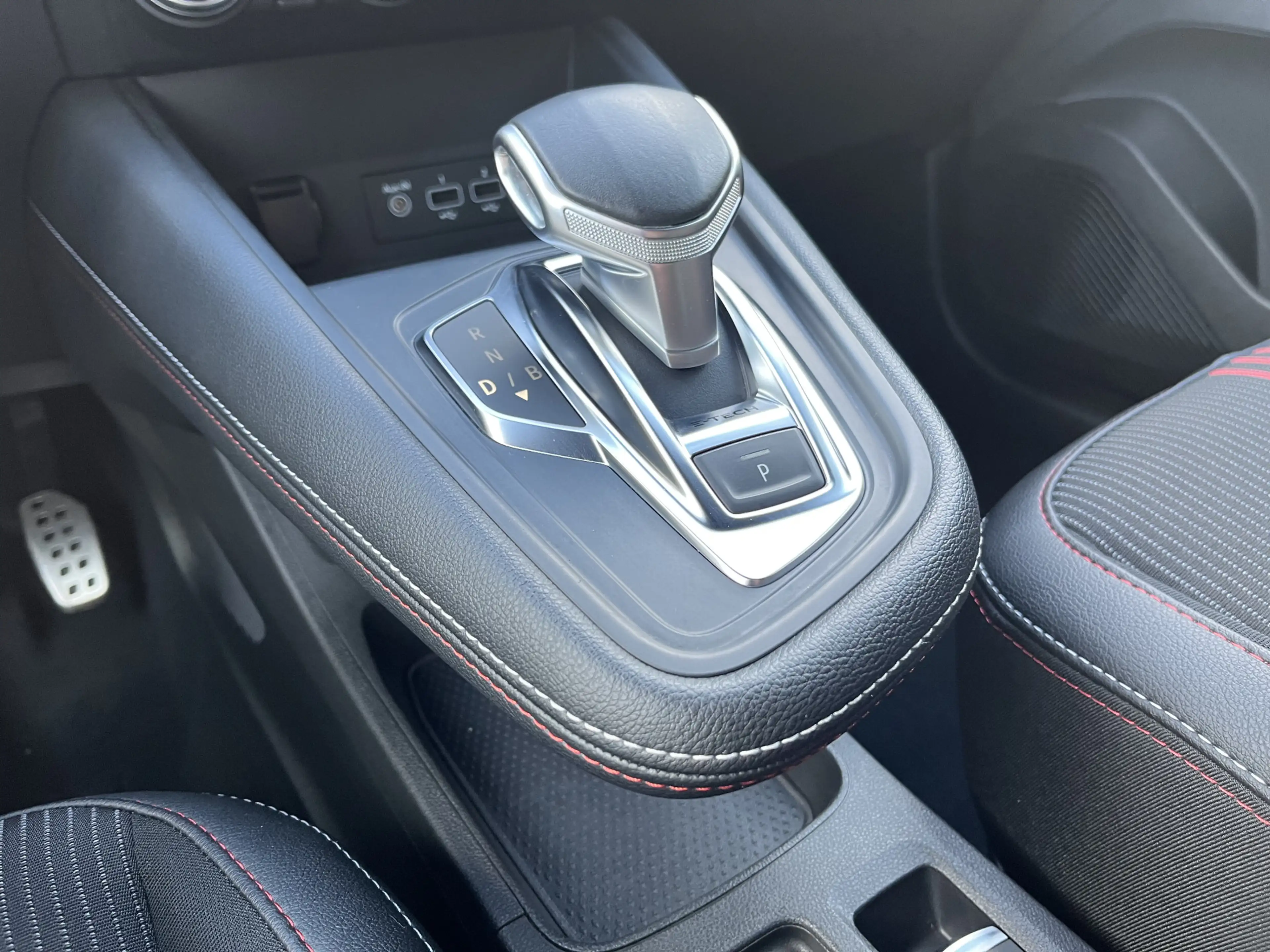 Renault Captur 1.6 E-Tech Hybrid 145PK R.S. Line / Camera / Parke — photo 20