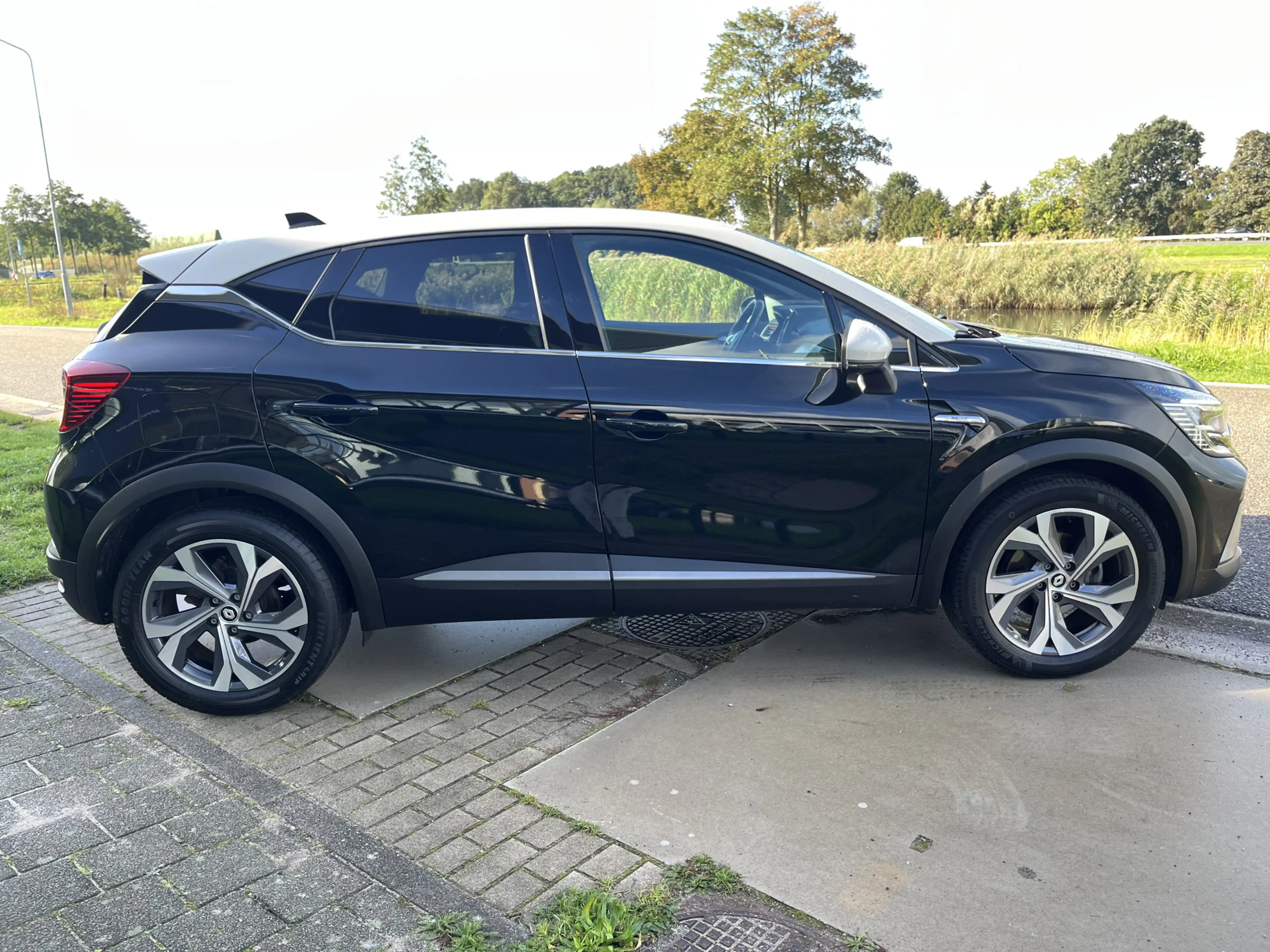 Renault Captur 1.6 E-Tech Hybrid 145PK R.S. Line / Camera / Parke — photo 9