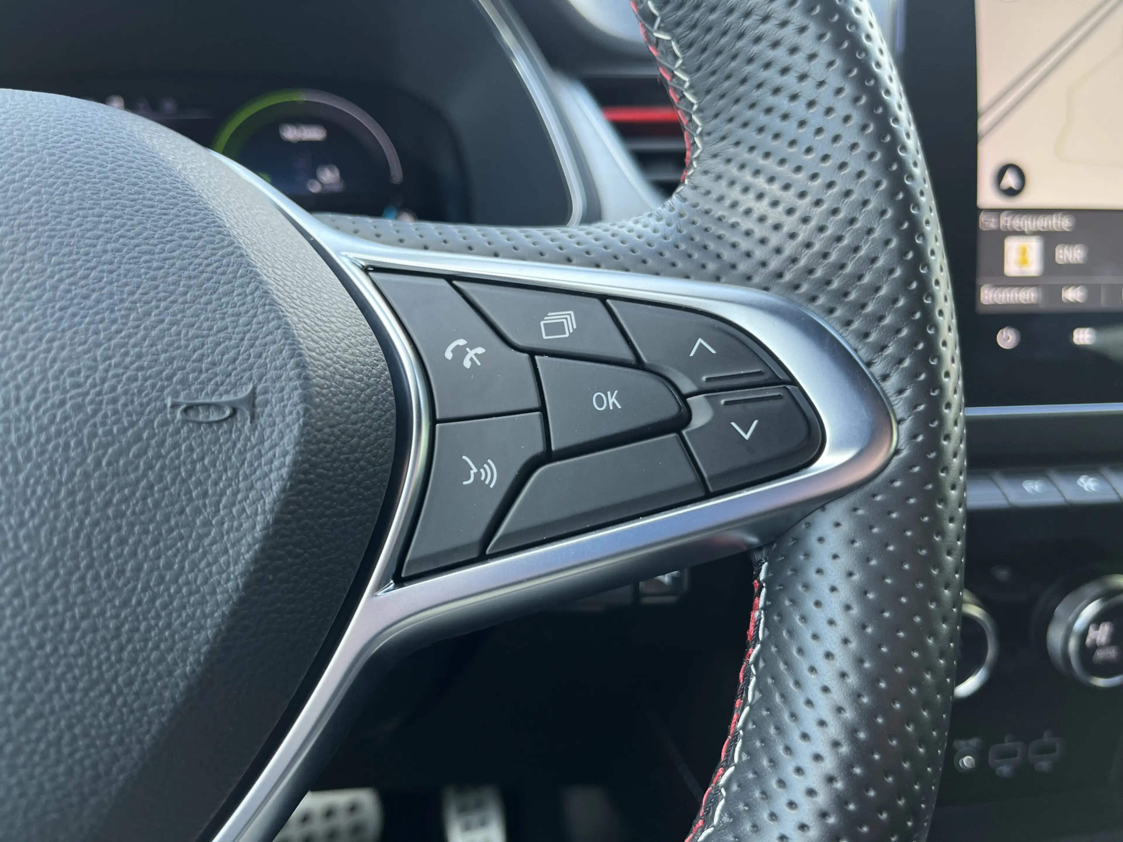 Renault Captur 1.6 E-Tech Hybrid 145PK R.S. Line / Camera / Parke — photo 23