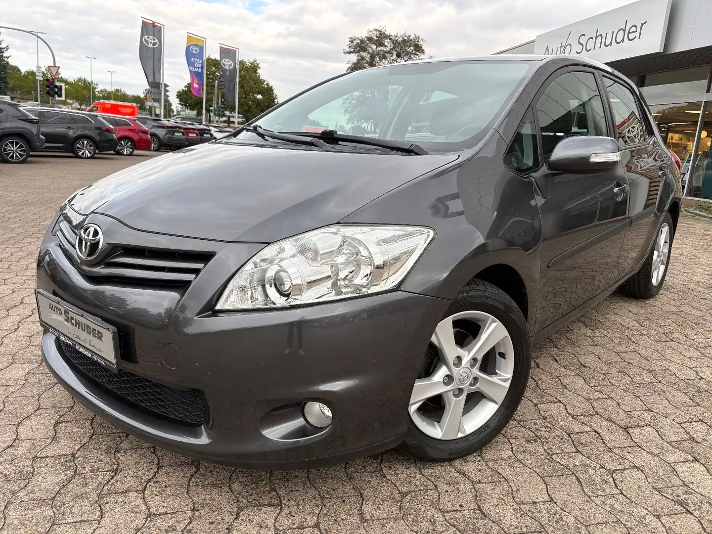 Toyota Auris Edition **KLIMAAUTOMATIK** Grau - 1