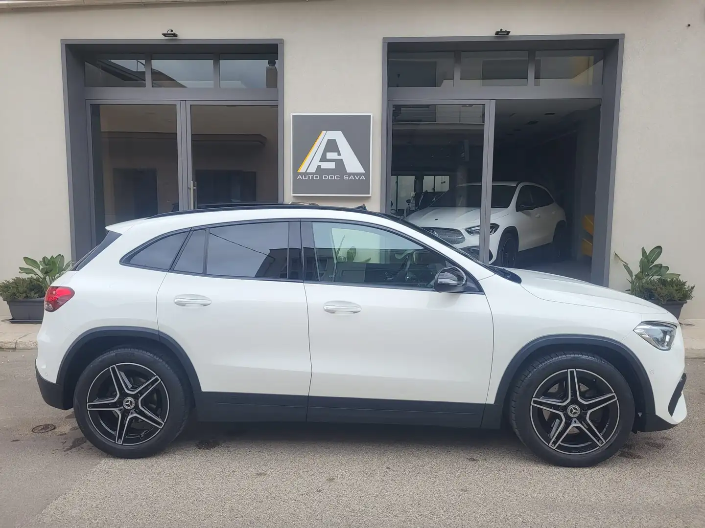 Mercedes-Benz GLA 200 D 150 Cv Amg/Premium+Tetto+Luci Ambiente+Cerchi 19 Blanco - 1