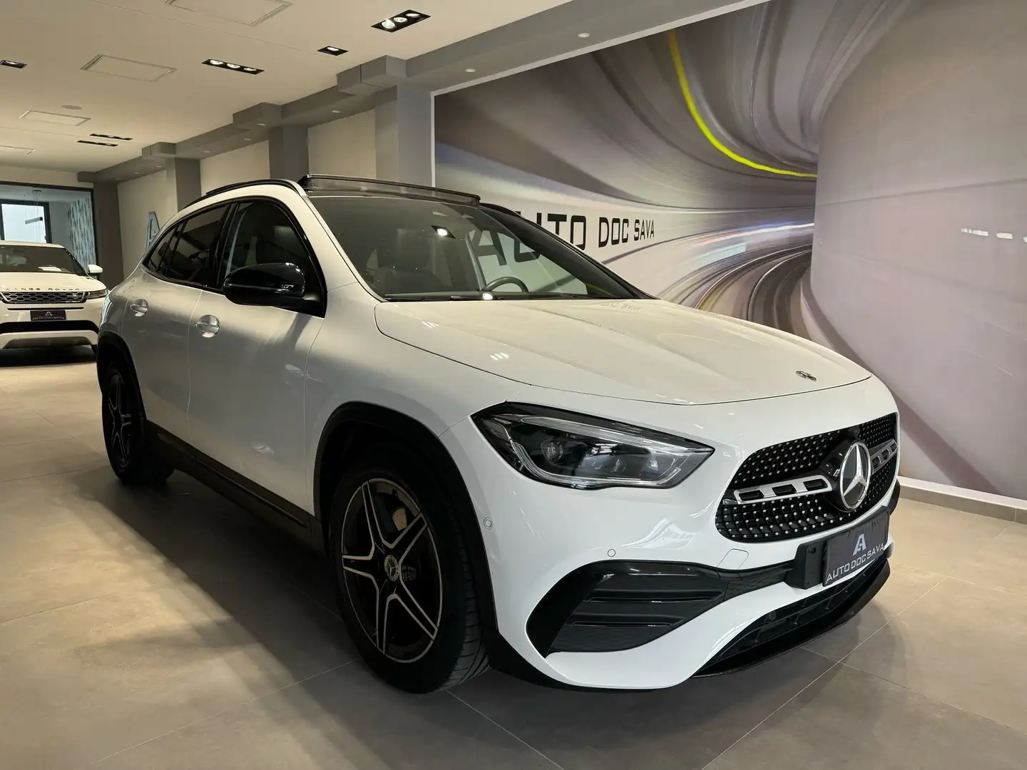 Mercedes-Benz GLA 200 D 150 Cv Amg/Premium+Tetto+Luci Ambiente+Cerchi 19 Blanco - 2