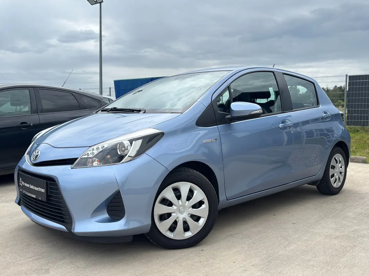 Toyota Yaris Hybrid Basis | PICKERL 10/26 | 1.Besitz | NAVI Blau - 1