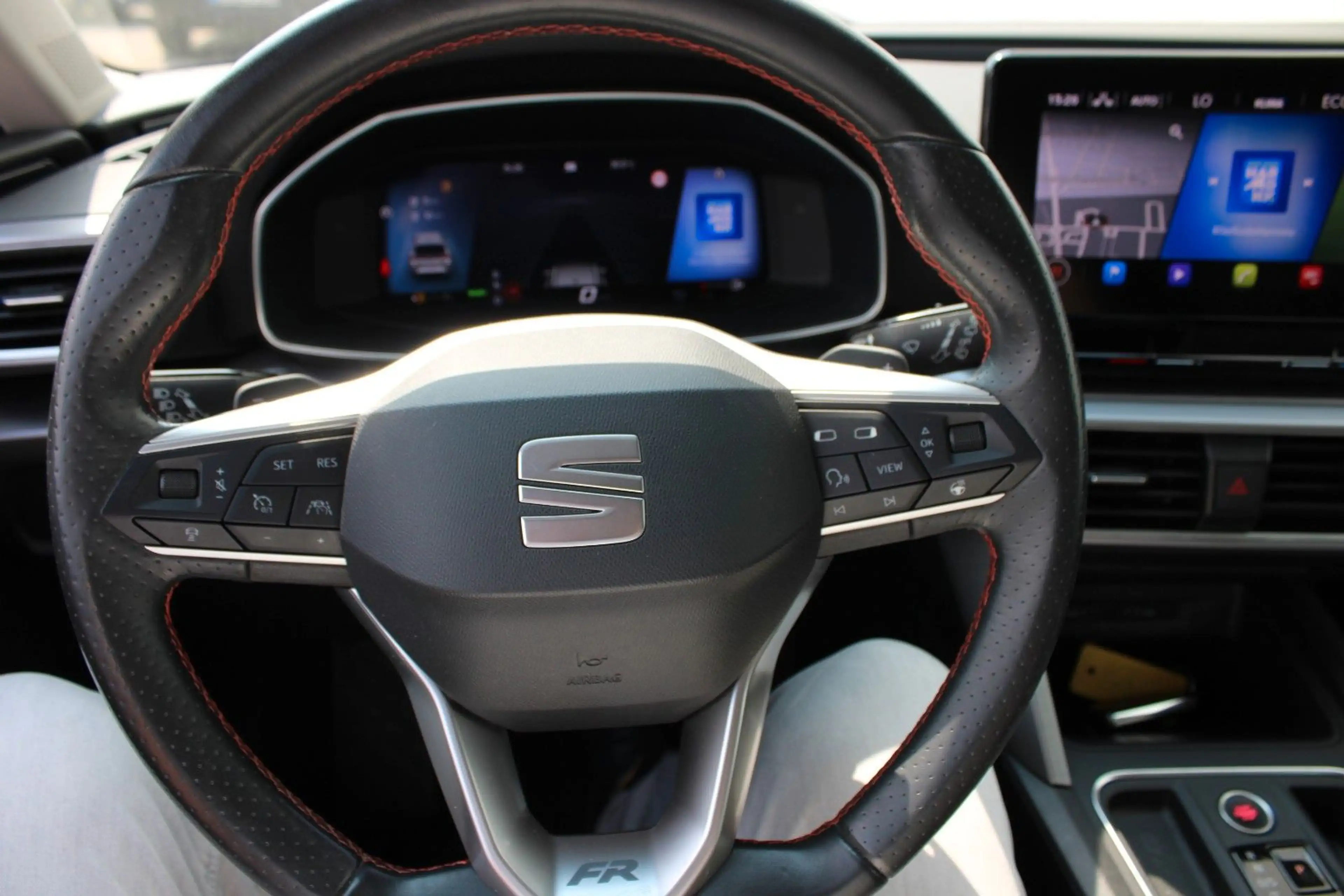 SEAT Leon 1.4 Sportstourer FR e-Hybrid Navi DSG PDC — photo 12