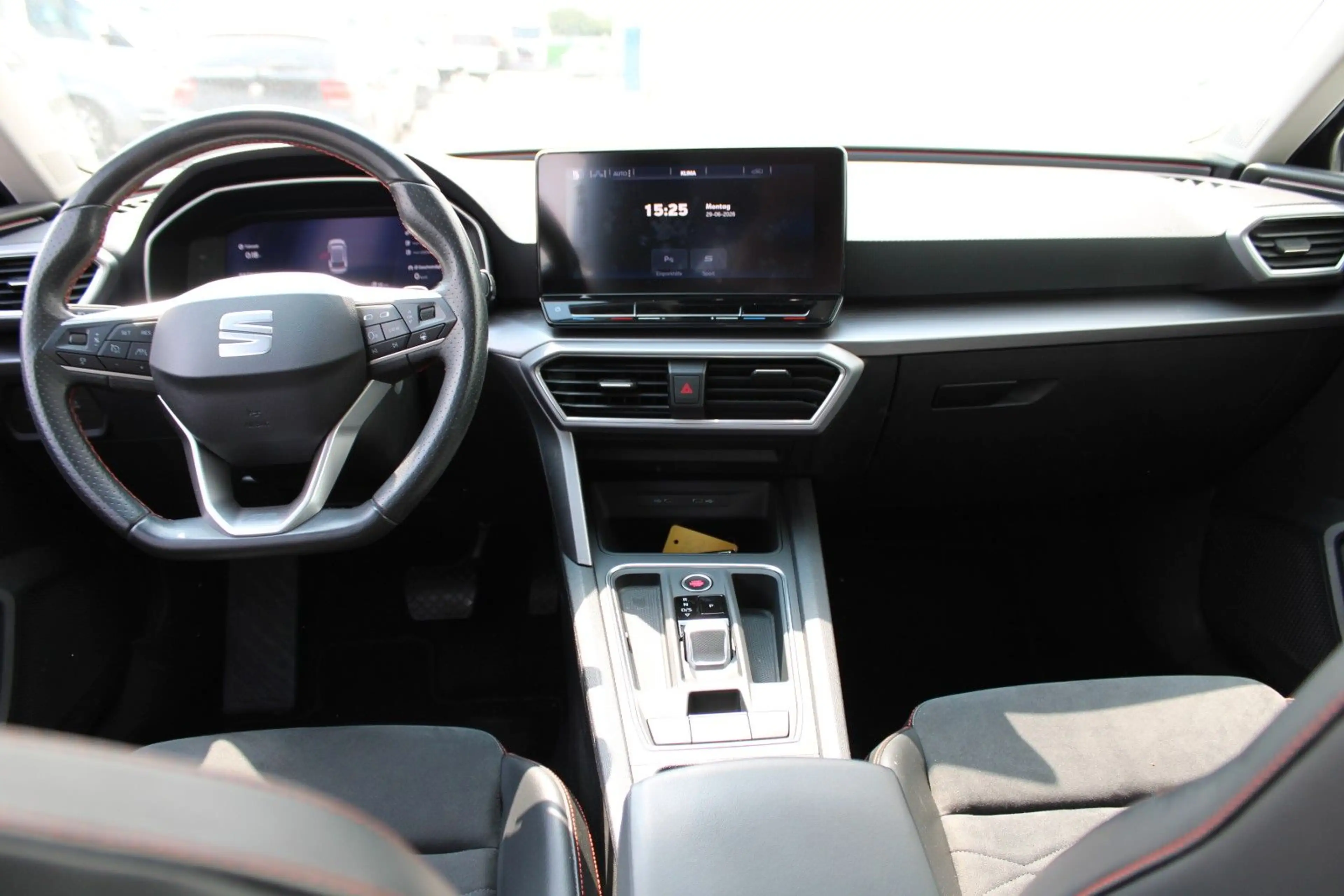 SEAT Leon 1.4 Sportstourer FR e-Hybrid Navi DSG PDC — photo 11