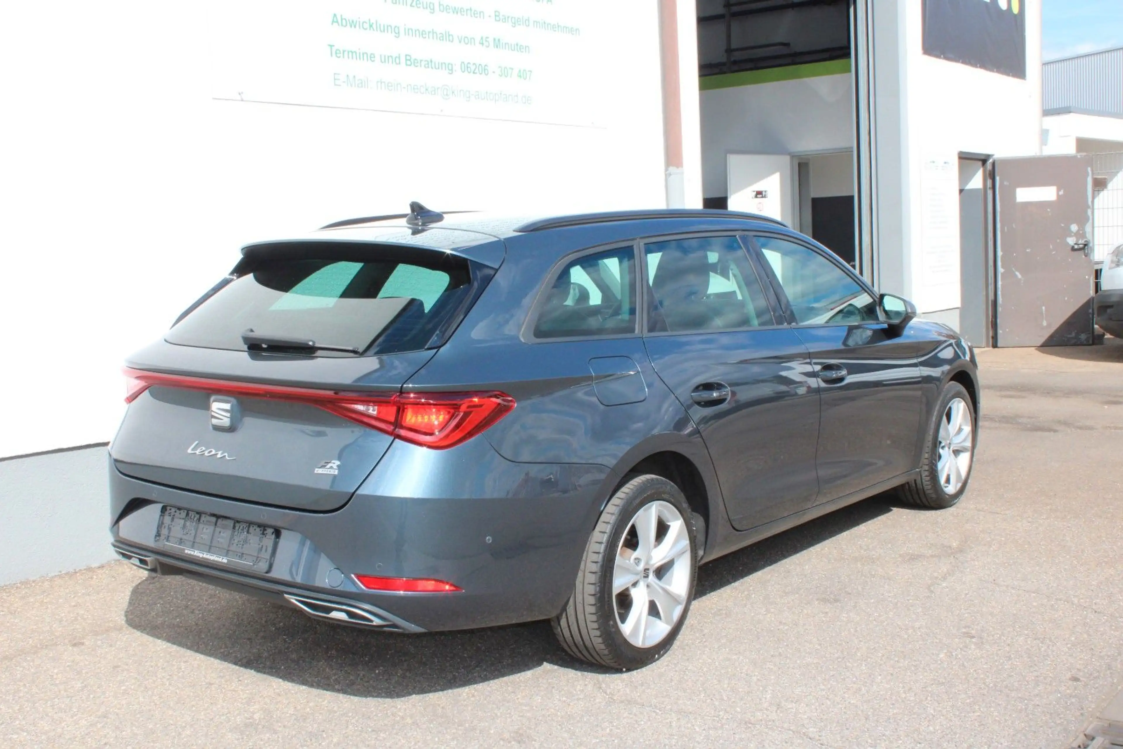SEAT Leon 1.4 Sportstourer FR e-Hybrid Navi DSG PDC — photo 8