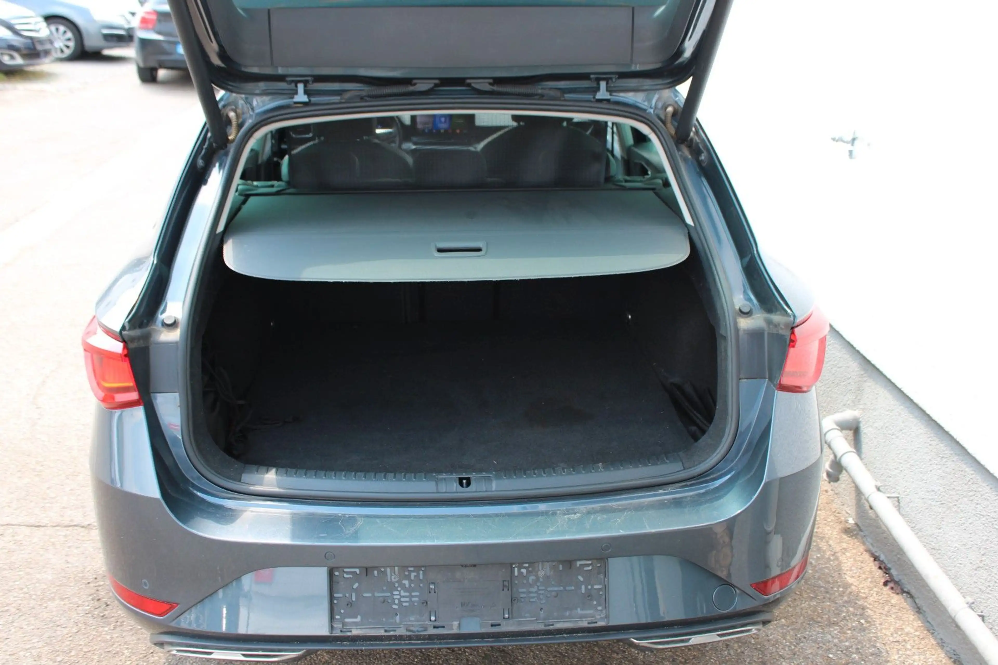 SEAT Leon 1.4 Sportstourer FR e-Hybrid Navi DSG PDC — photo 9
