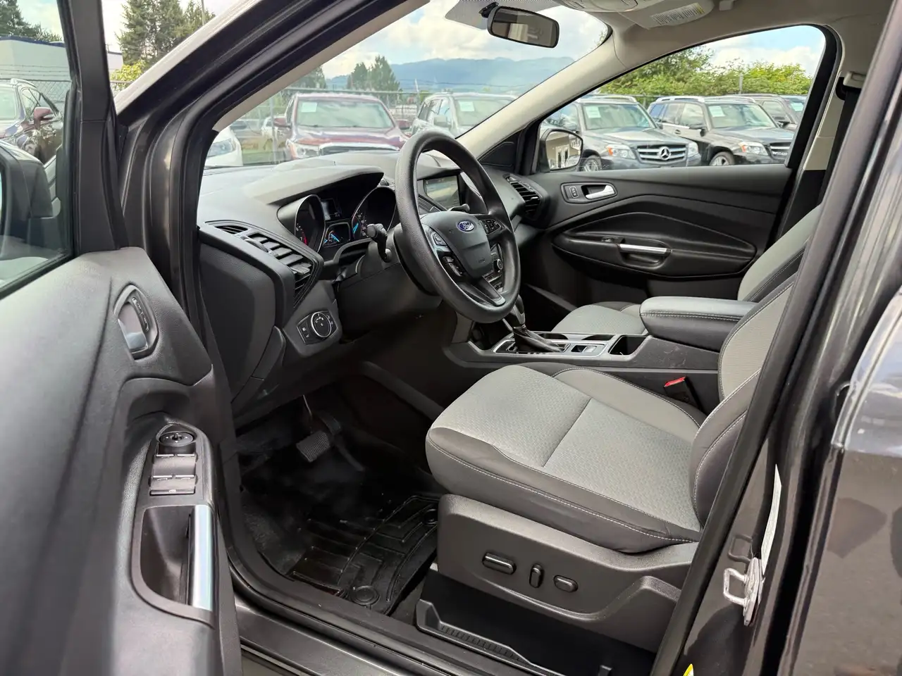 Ford Escape снимка Ford Escape