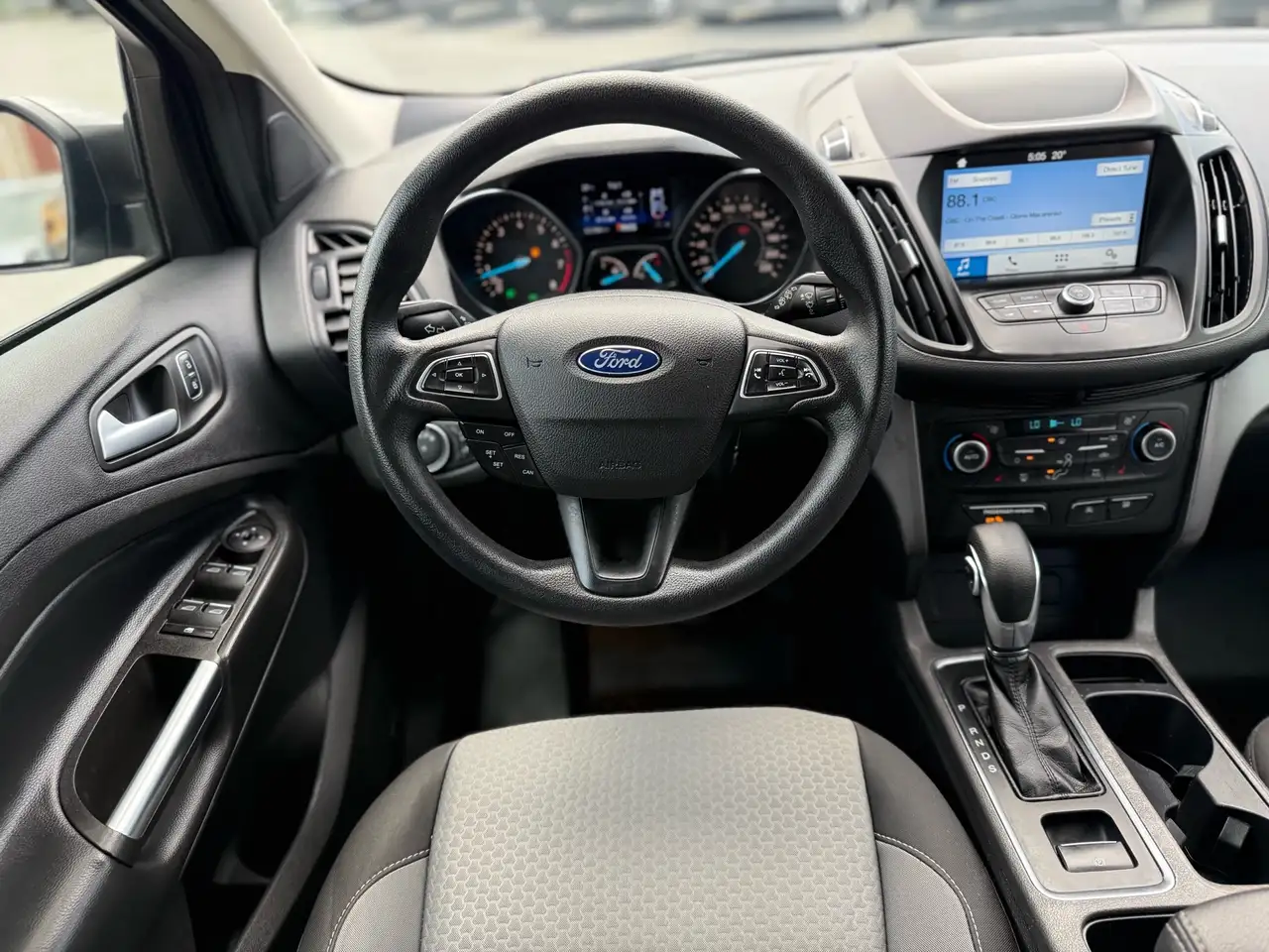 Ford Escape снимка Ford Escape