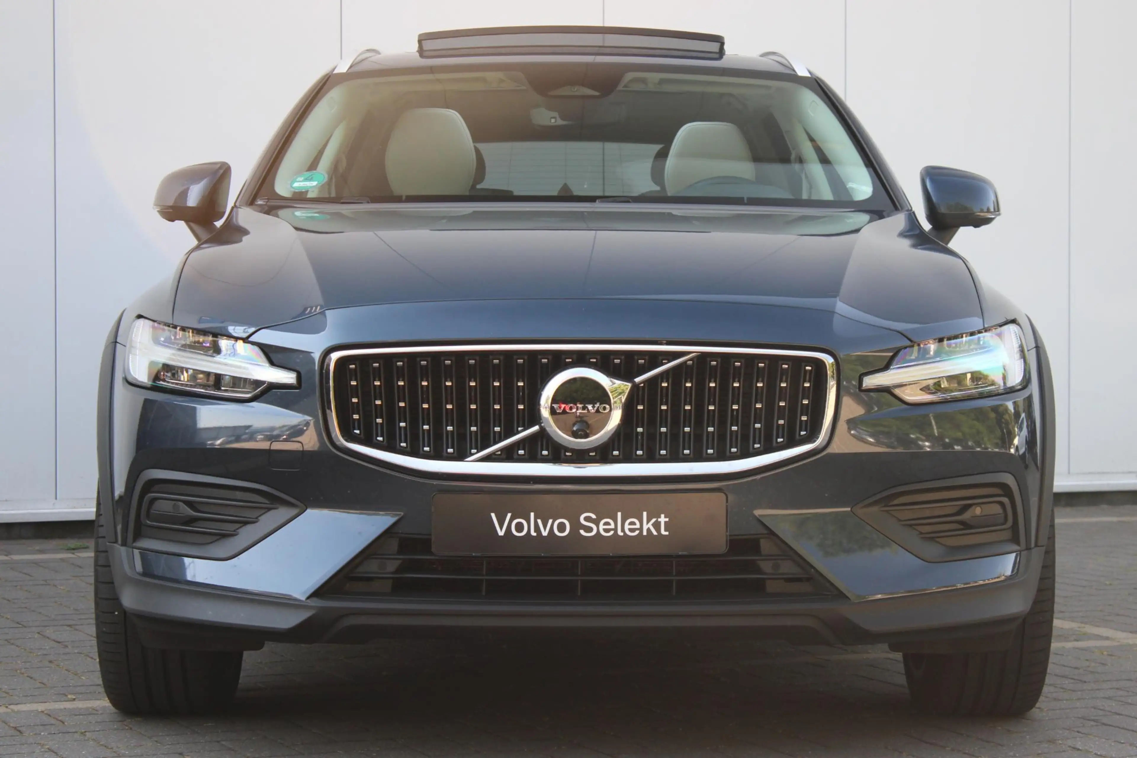Volvo V60 Cross Country B5 AWD Pro | Adaptive Cruise & Pilot Assist | BLIS — photo 15