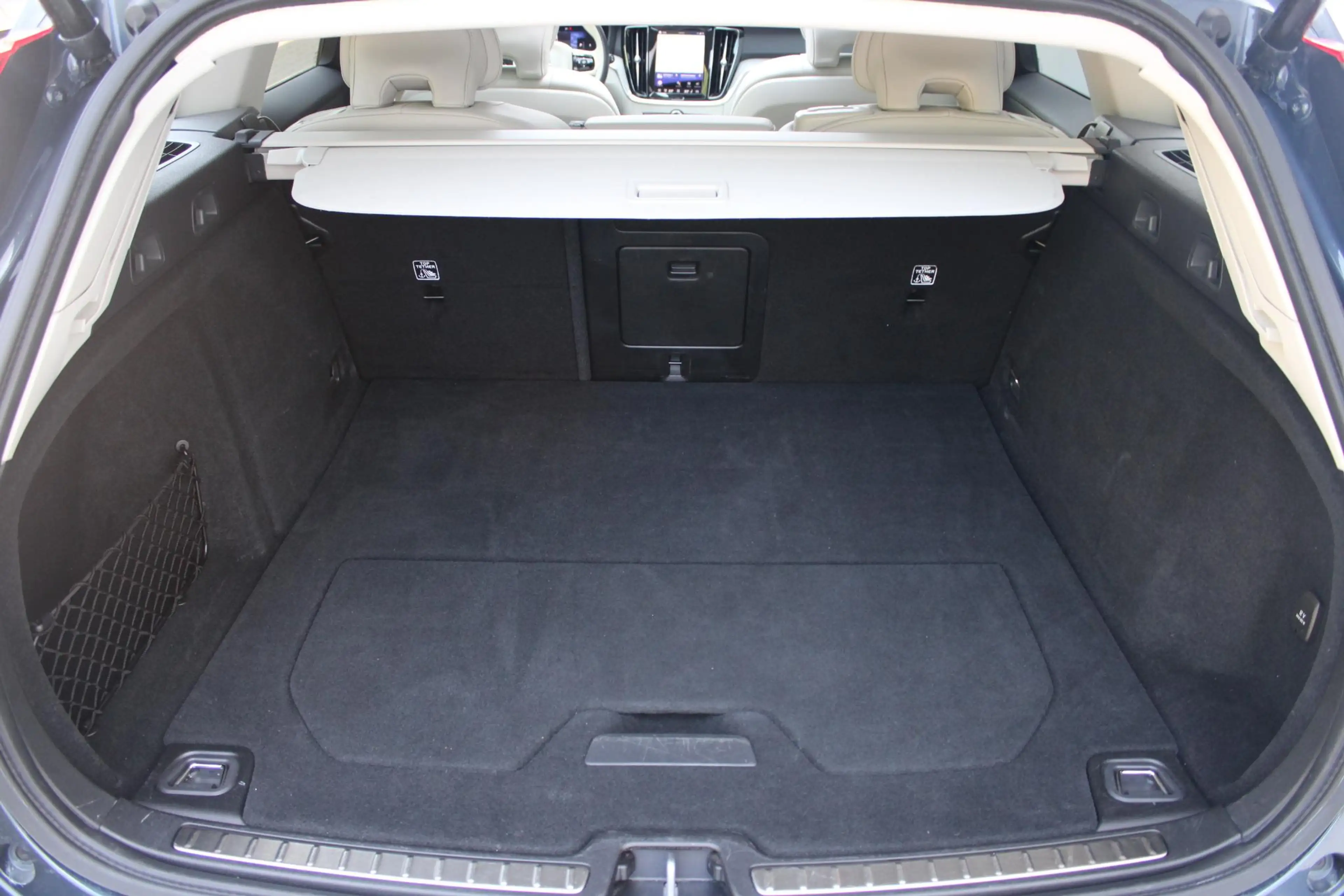 Volvo V60 Cross Country B5 AWD Pro | Adaptive Cruise & Pilot Assist | BLIS — photo 11