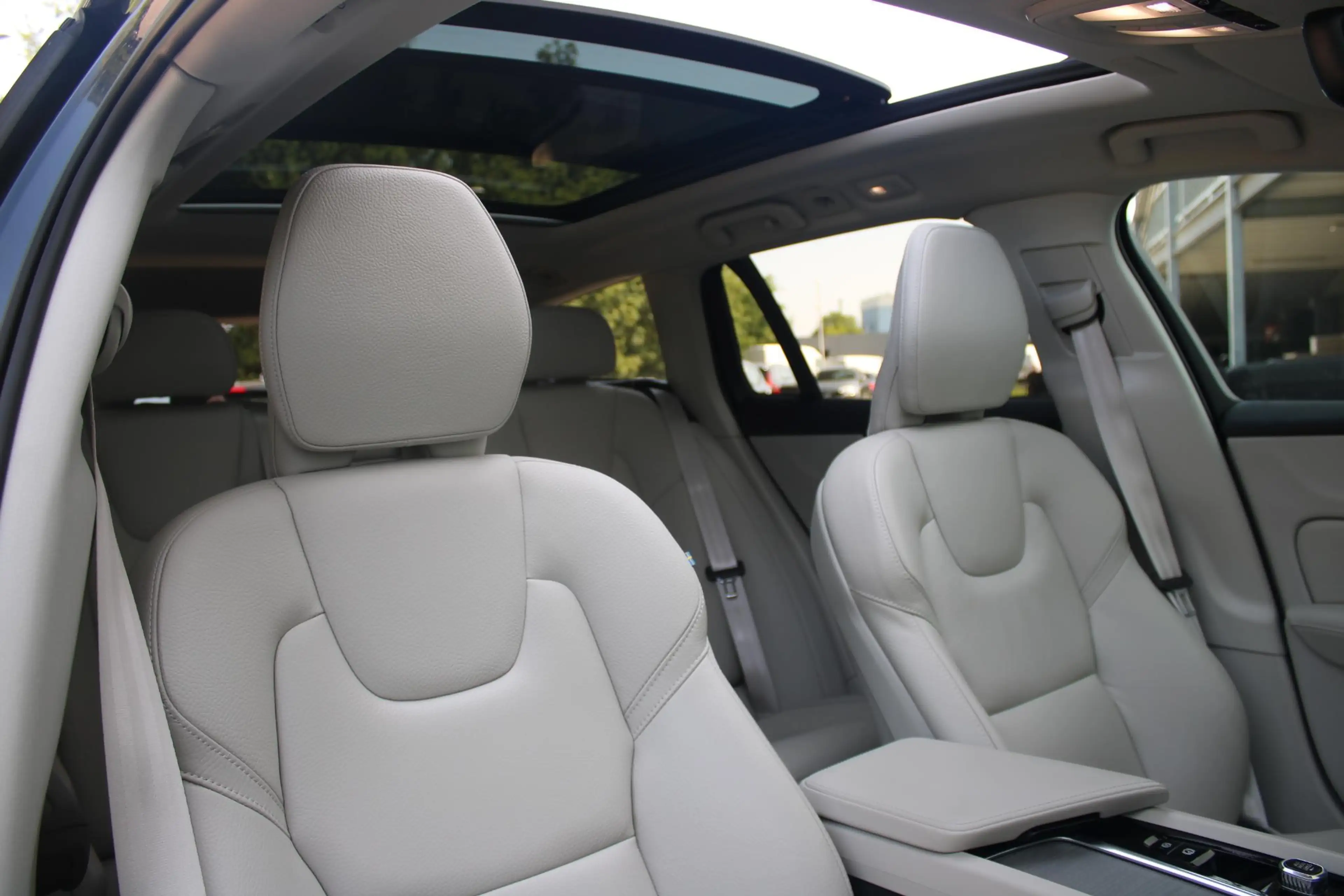 Volvo V60 Cross Country B5 AWD Pro | Adaptive Cruise & Pilot Assist | BLIS — photo 5