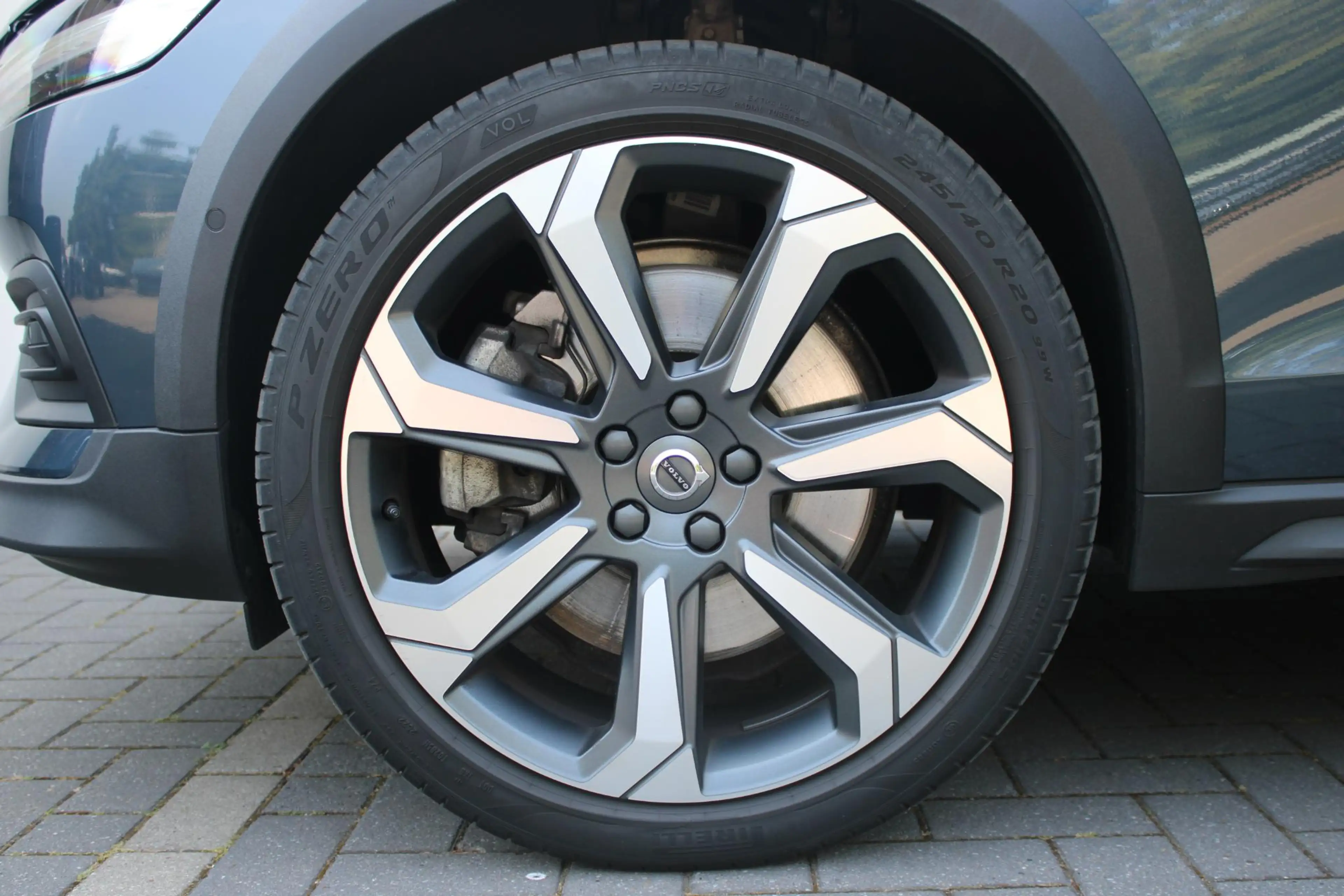 Volvo V60 Cross Country B5 AWD Pro | Adaptive Cruise & Pilot Assist | BLIS — photo 6