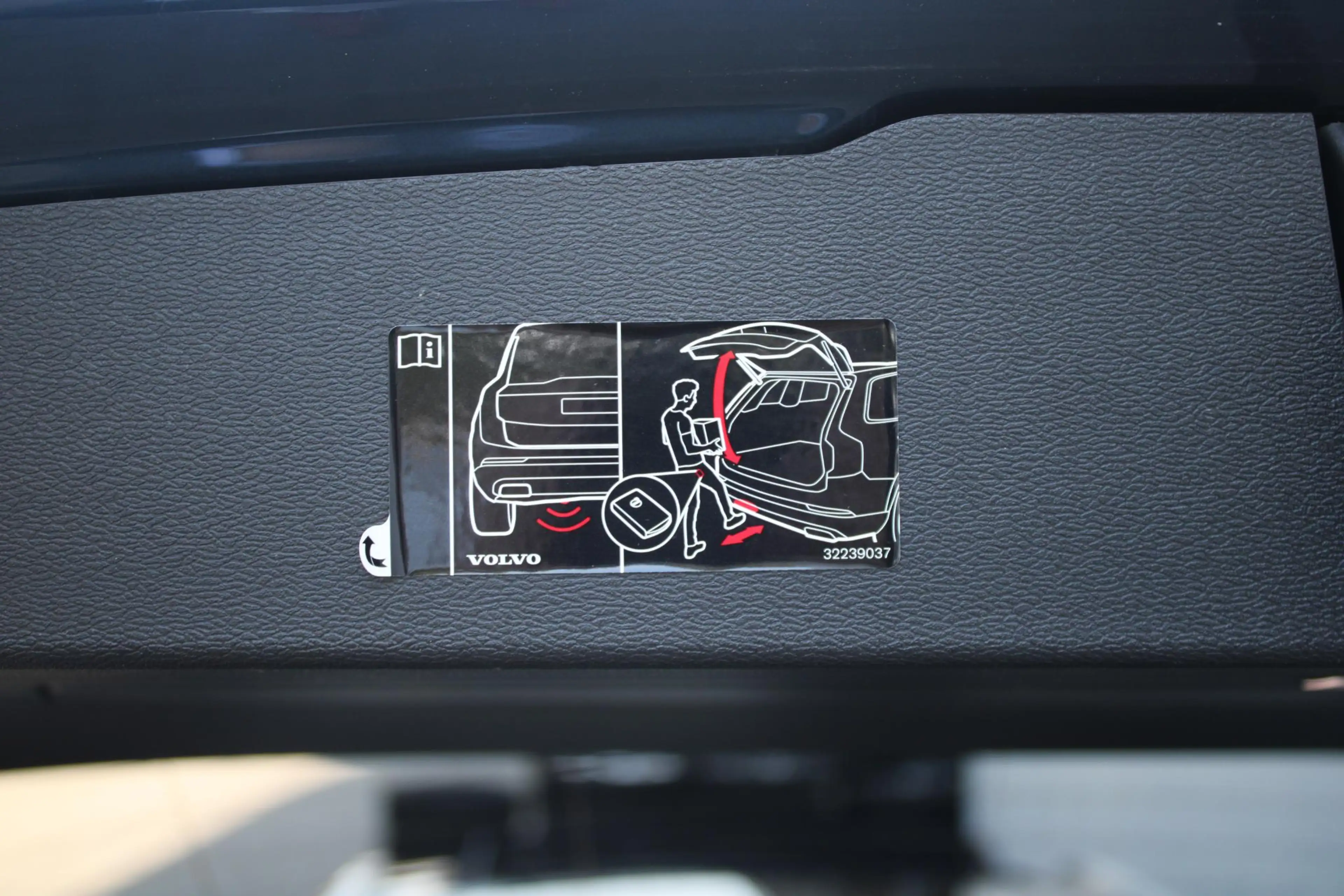 Volvo V60 Cross Country B5 AWD Pro | Adaptive Cruise & Pilot Assist | BLIS — photo 10