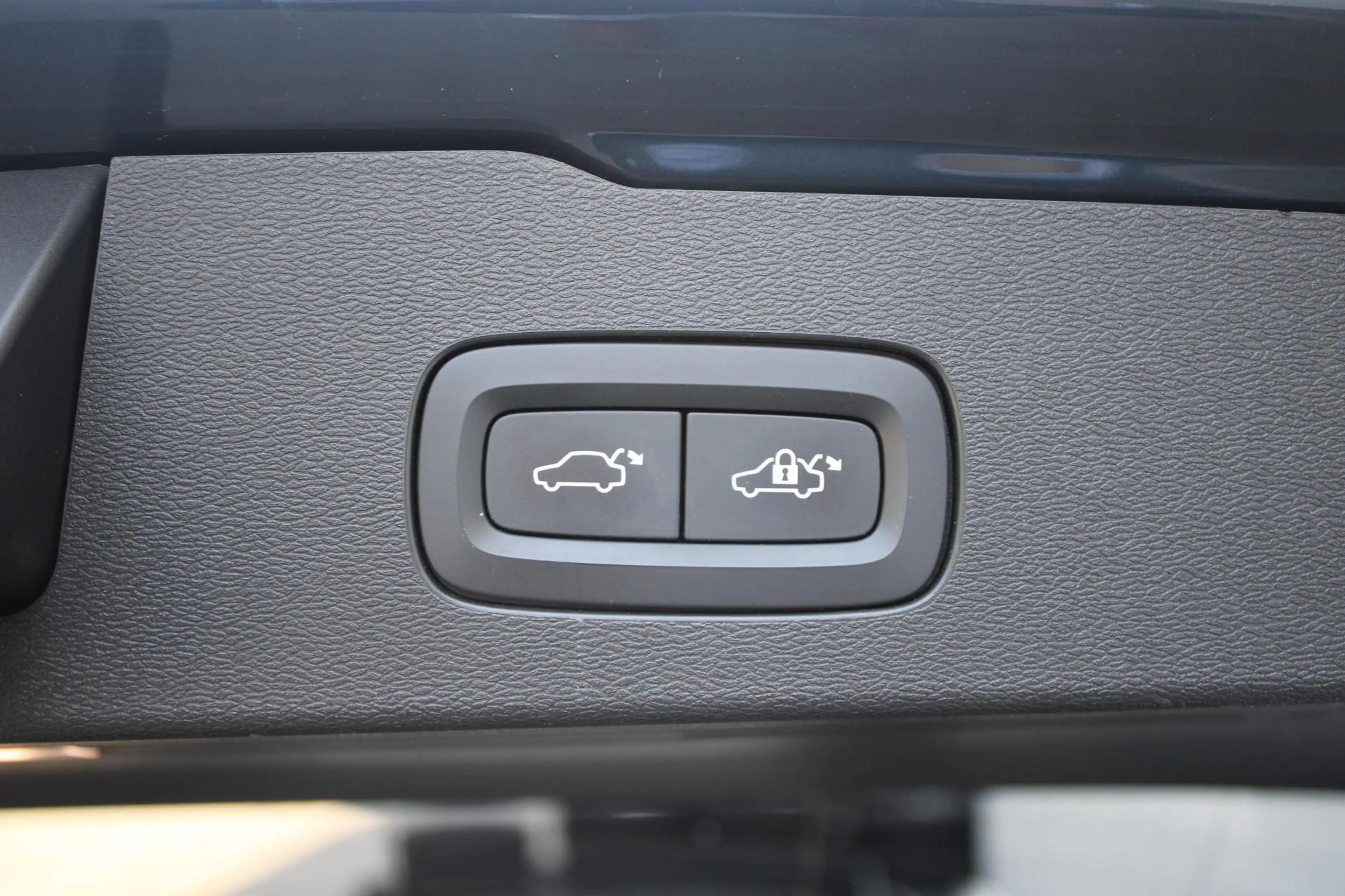 Volvo V60 Cross Country B5 AWD Pro | Adaptive Cruise & Pilot Assist | BLIS — photo 9