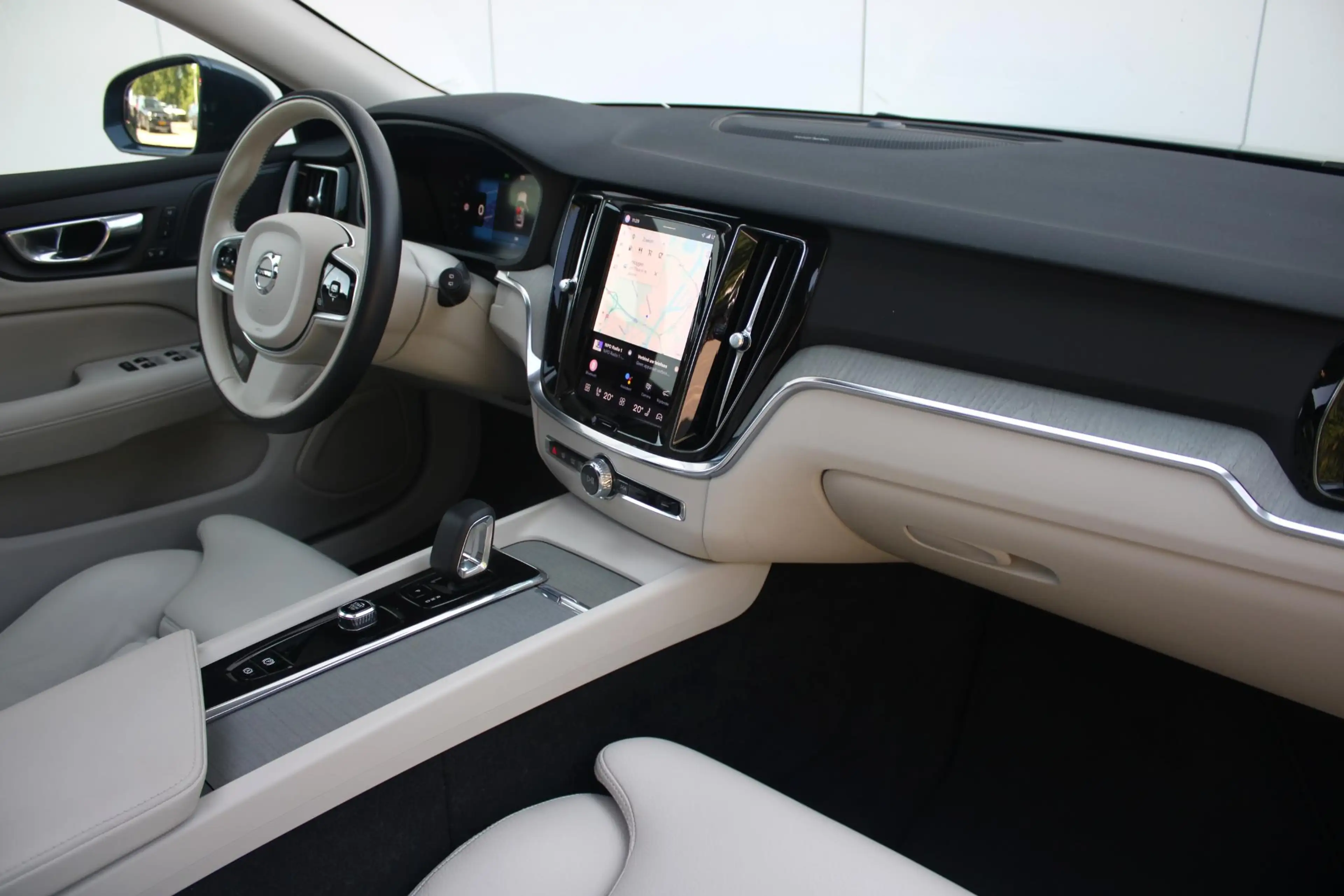 Volvo V60 Cross Country B5 AWD Pro | Adaptive Cruise & Pilot Assist | BLIS — photo 4