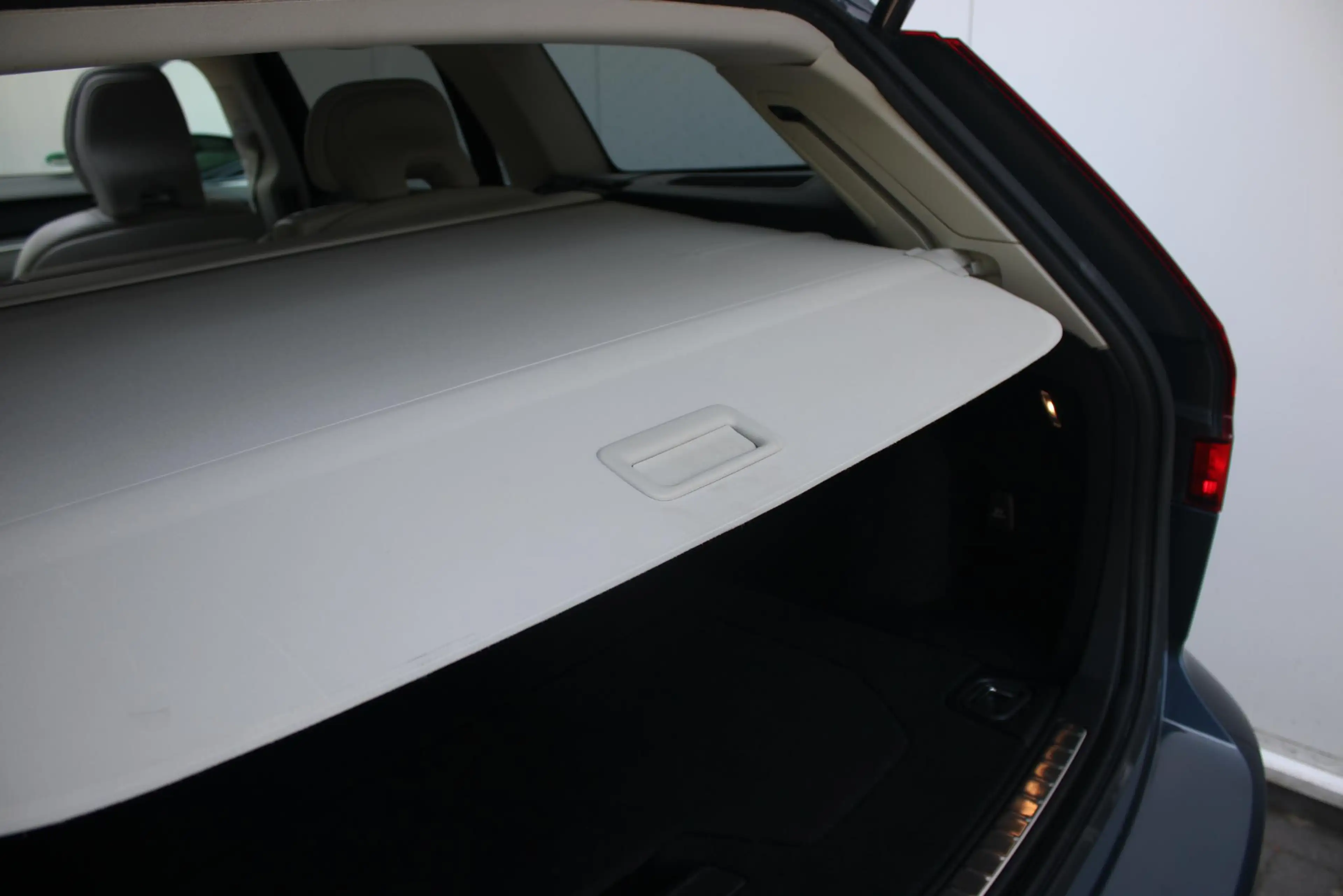 Volvo V60 Cross Country B5 AWD Pro | Adaptive Cruise & Pilot Assist | BLIS — photo 12