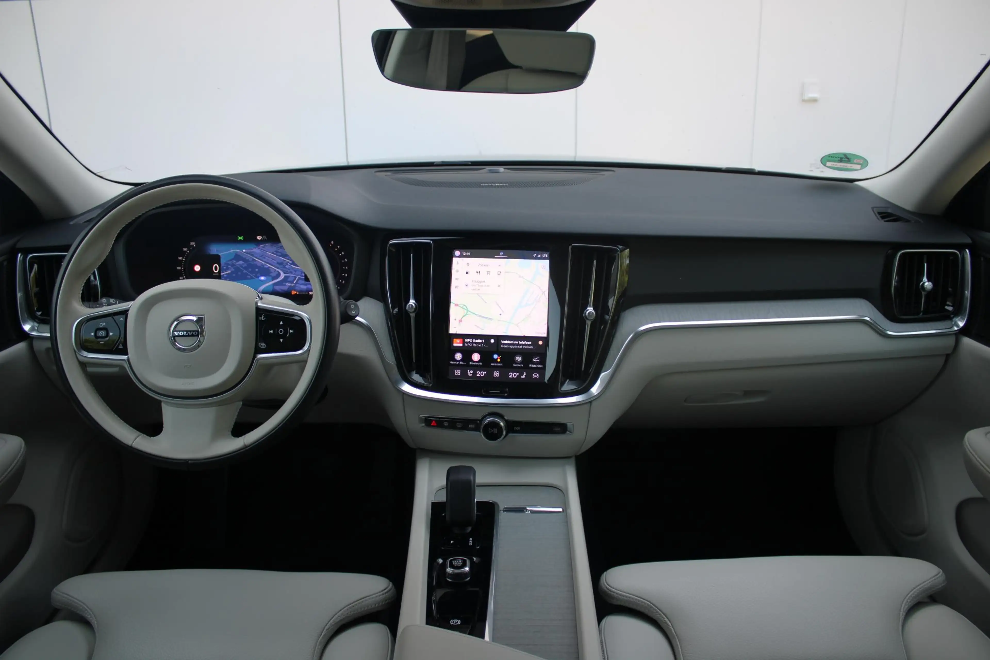 Volvo V60 Cross Country B5 AWD Pro | Adaptive Cruise & Pilot Assist | BLIS — photo 3