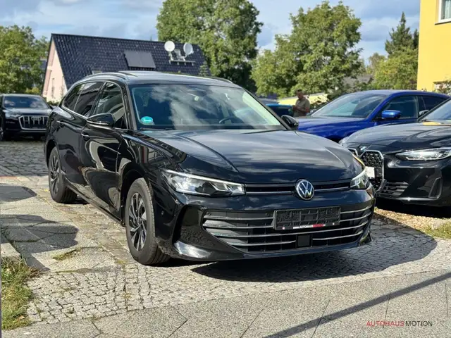 Volkswagen Passat view 4