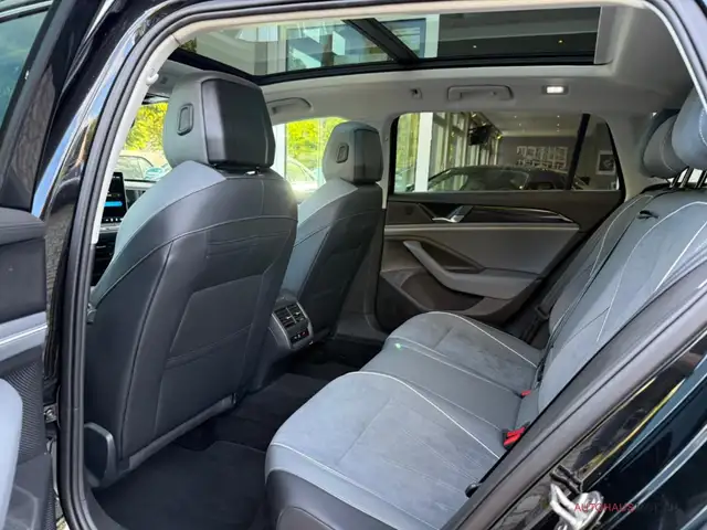 Volkswagen Passat view 11