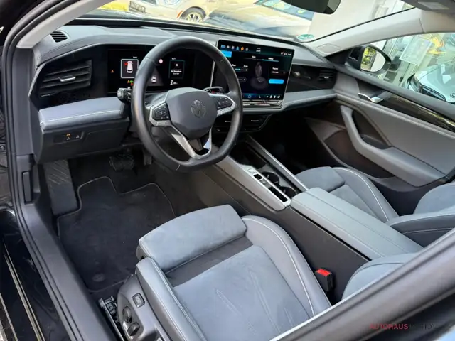 Volkswagen Passat view 9
