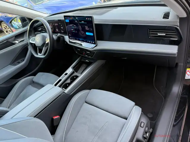 Volkswagen Passat view 14