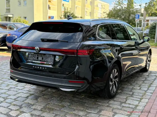 Volkswagen Passat view 5