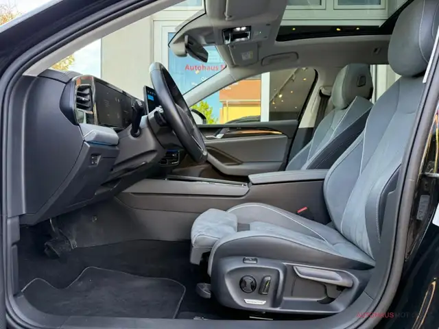 Volkswagen Passat view 10