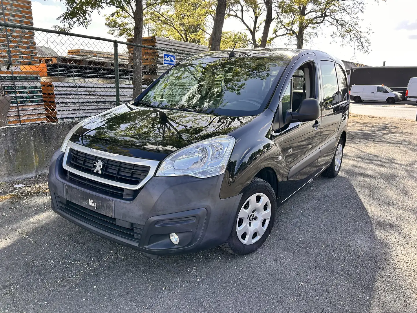 Peugeot Partner Tepee 1.6BlueHDI Outdoor ETG6 100 Black - 1