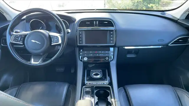Jaguar F-Pace view 11