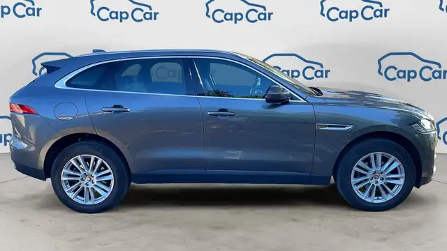 Jaguar F-Pace view 4
