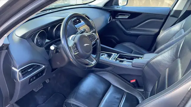 Jaguar F-Pace view 8