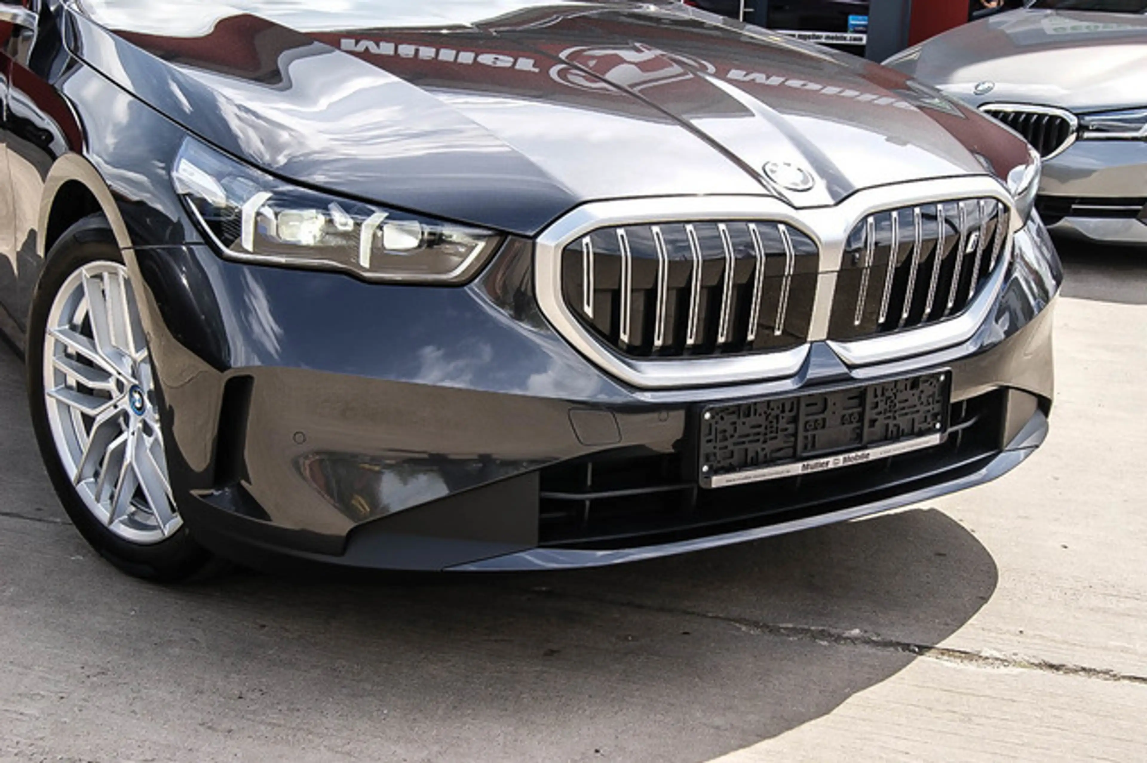BMW i5 Lim 40 eDrive HEAD-UP LEDER ESPRESSO KEYLESS — photo 2